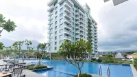 Senyum World Hotel - piscina