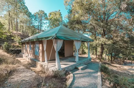 Nayalap - Rural Himalayan Glamping Отели в г. Алмора