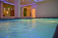 Golden Tulip Hail - Pools