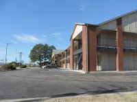 Travelodge by Wyndham Wellington KS Hotels in Sumner County