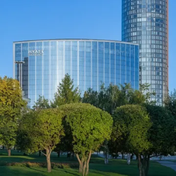 Hyatt Regency Ekaterinburg (Хаятт Ридженси Екатеринбург) Отели рядом с достопримечательностью «Ural Ryibni Conserva im. M.P.Musorskogo»