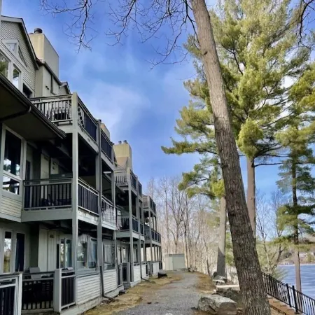 Restful 1 Bed Lakefront Condo in Muskoka