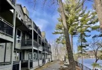 Restful 1 Bed Lakefront Condo in Muskoka Hotels near Deerhurst Lakeside Golf Course