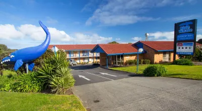 Blue Whale Motor Inn & Apartments Hotel berhampiran Logans Beach Whale Watching Platform