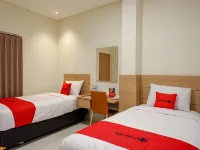 RedDoorz Near Exit Tol Banyumanik 2 Hôtels à : Srondol Wetan