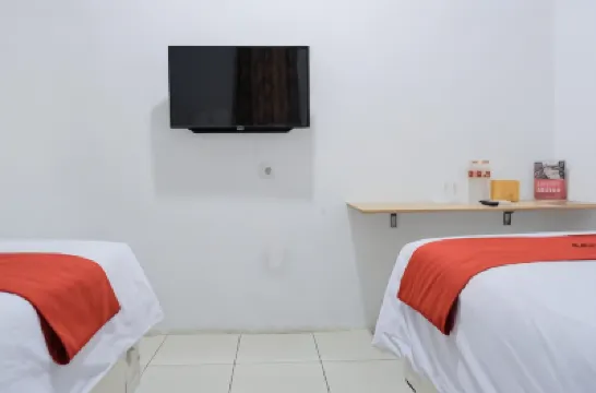 RedDoorz @ Aksara Medan Hotels near Lapangan Serbaguna Unimed