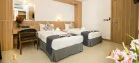 8 Mile Hotel