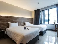 سبينزا هوتل Hotels near براتونام
