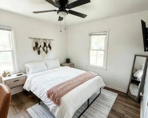 Tranquil and modern home in a quiet neighborhood Hotels in Newton