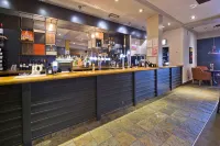 Premier Inn Glasgow (Cumbernauld) - parking