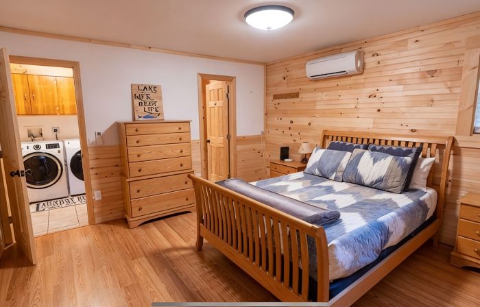 3 bedroom Lakeside Home Embden Pond