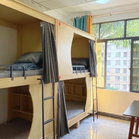 Shiyou Bajiu Youth Hostel (Beihai Yintan International Passenger Port)