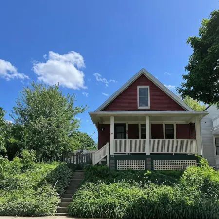 Large 3-bedroom House with Outdoor Hot Tub!