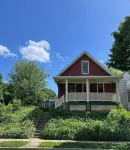Large 3-bedroom House with Outdoor Hot Tub!