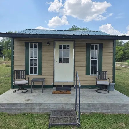 Cozy Cottage With a View in La Grange