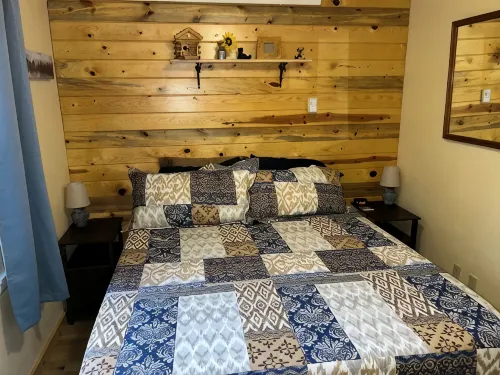 Mountain Peaks Inn, SILVER PEAK SUITE, Downtown Hill City - Hytter