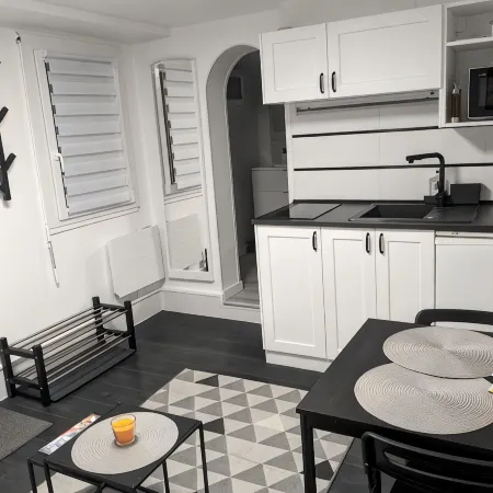 Studio Rénové Avec Jardin à Tours Nord à 3 min du Tram