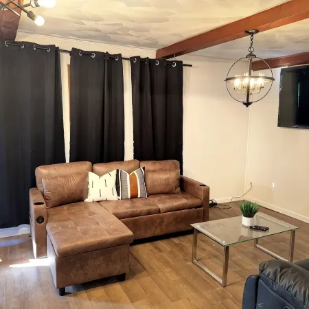 The Fountain Collective Charming 3-bedroom house with AC, WiFi in Center