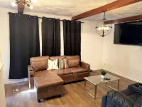 The Fountain Collective Charming 3-bedroom house with AC, WiFi in Center - Wi-Fi