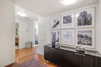 Luxury high rise condo with river and mountain views, walk to OHSU - วิวภูเขา