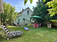 Comfortable Ballard Farmhouse, 2Br + Loft, Easy Access to Downtown Seattle 발라드 호텔
