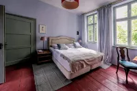 Spend the night in a monument, heavenly bed in the middle of the old town