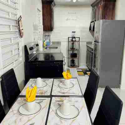 Chic 1-bedroom apartment with AC, WiFi in central  New  Kingston area Others