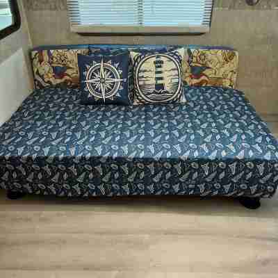 Cozy 1-bedroom mobile home with AC, WiFi in enchanting Key Largo Rooms