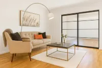 Newly renovated 3 BedRm, Spacious 80m sq, comtemporary Apartment in Central Trendy Oslo-Grunnerlokka Hotel a 