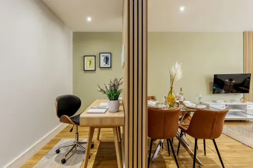 Stunning & Spacious 1-Bed Apt w/ Free Gym & PKG -  Ferienwohnungen