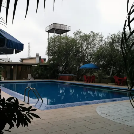 Colonades Hotel