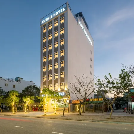 Avenis Hotel Отели рядом с достопримечательностью «Пляж Xuan Thieu»