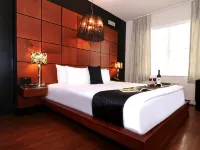 Chesterfield Hotel & Suites Hotels near Versace Mansion