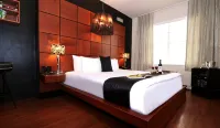 Chesterfield Hotel & Suites