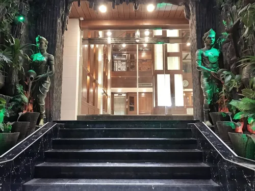 Gold Leaf Hotel