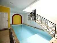 RedDoorz Plus @ Guntur Raya Setiabudi - parking