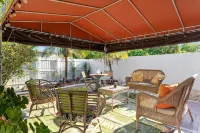 Epic! 3 Miles~Hard Rock Stadium. King Bed-Grill-Free Parking. Midpoint Location!