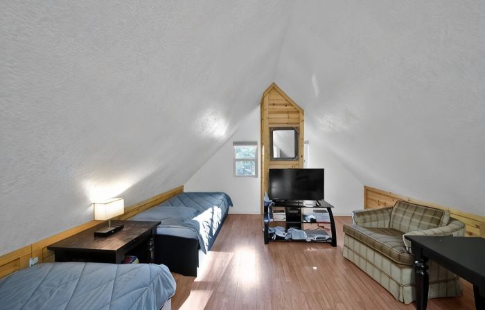 Cozy 3-bedroom cabin in beautiful Trinity Center with WiFi, AC