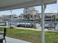 Charming 3-bedroom house in Hudson fl waterfront  with WiFi and AC Hotels in Hudson