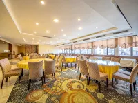 Qianshan Heyue Hotel (Anshun Ancient City Historical and Cultural District Nanma Square)