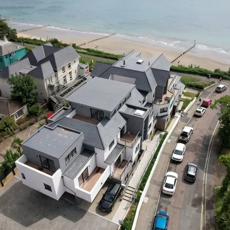 Balcony Seaview 2 bedroom luxury apartment. Coastal Retreat. 1 min walk to beach Hotels in Shanklin