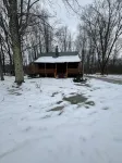 3-bedroom cabin in country setting with AC, WiFi, 15-20 min. to local wineries.
