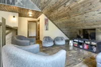 3 story home nestled on a hillside near Terry Peak, AC, wifi and Hot Tub