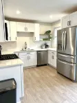 Cozy Modern Farmhouse Prime Lakeview Location - 3-Star