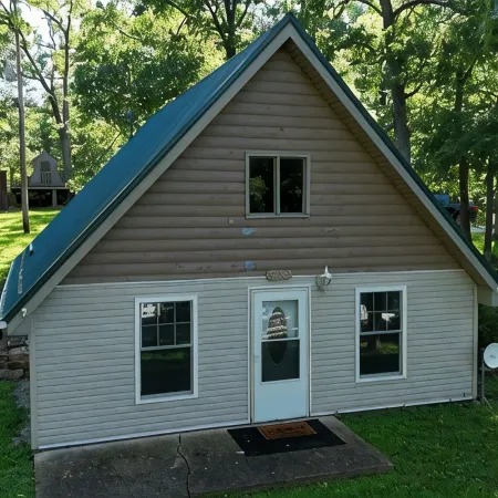 Hunters Paradise on The Lake.  Cozy 2 bedroom house with large back yard