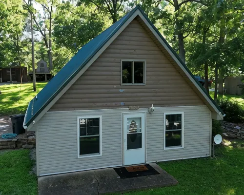 Hunters Paradise on The Lake.  Cozy 2 bedroom house with large back yard Hotels in Benton County