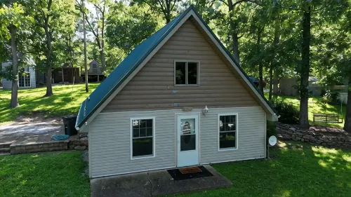 Hunters Paradise on The Lake.  Cozy 2 bedroom house with large back yard