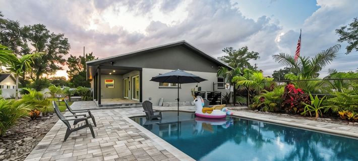 Inspiration House-One Acre Pool Home in the Heart of Pinellas! Hotels in Pinellas Park