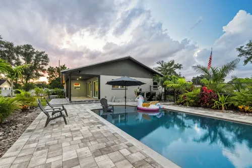 Inspiration House-One Acre Pool Home in the Heart of Pinellas!