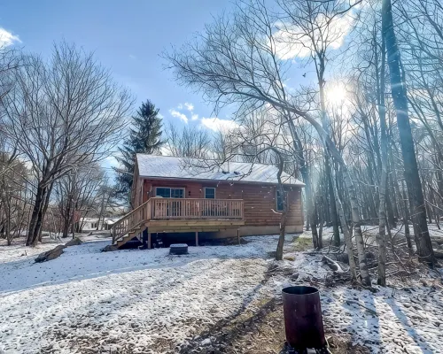 Modern Cozy 2-bedroom Cabin in Albrightsville w/ Wi-Fi, AC Hoteles en Municipio de Penn Forest
